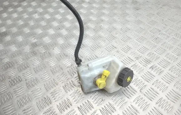 Brake fluid reservoir