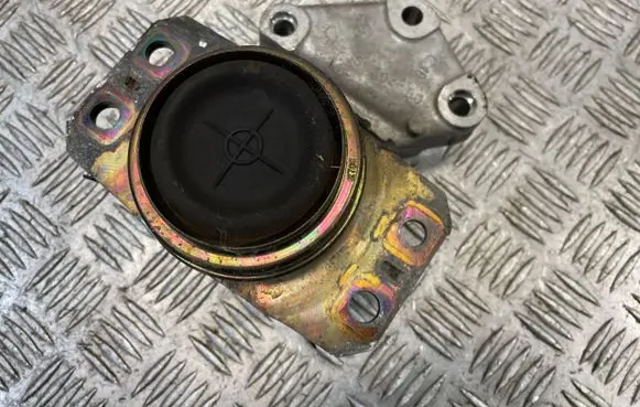 Citroen C4 I Engine mount bracket