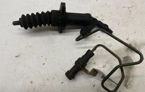 BMW 3 E90 E91 Clutch master cylinder 6775872