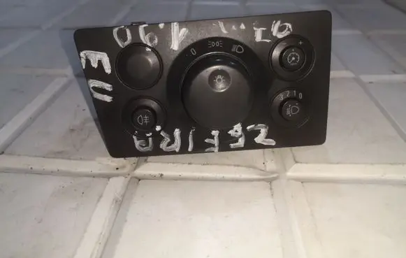 Opel Zafira B Light switch 13205863 LK04060130