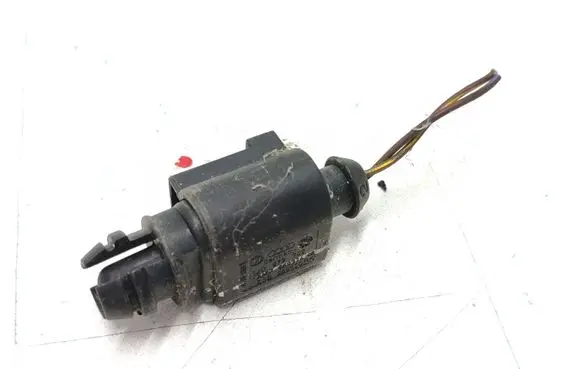 Volkswagen PASSAT B6 Outside/exterior temperature sensor 8Z0820535
