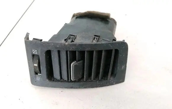Toyota Avensis Verso Dash center air vent grill 5556310050 555631-0050