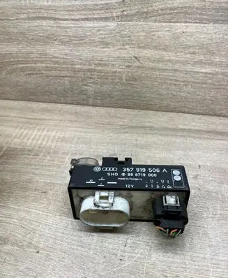 Volkswagen Golf III Coolant fan relay 357919506A 898719000