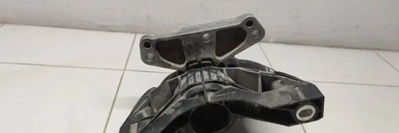 Peugeot Partner III Engine mount bracket 9820297580