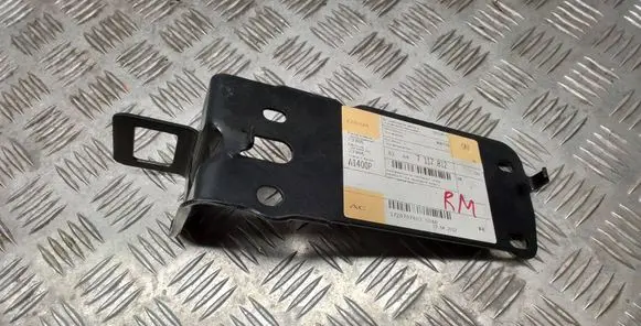 Radiator mount bracket