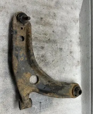 Toyota Yaris Front lower control arm/wishbone