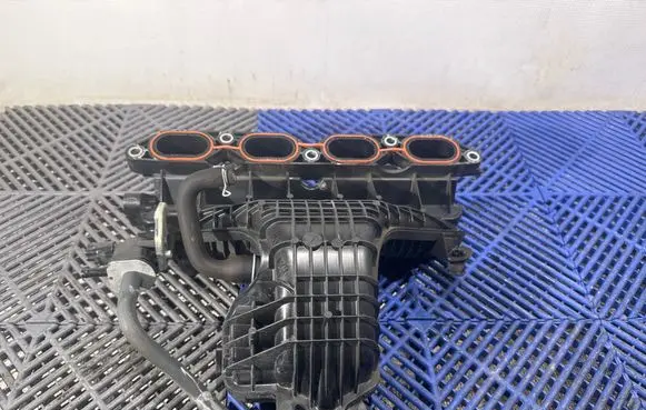 Toyota Auris E180 Intake manifold 10S04890