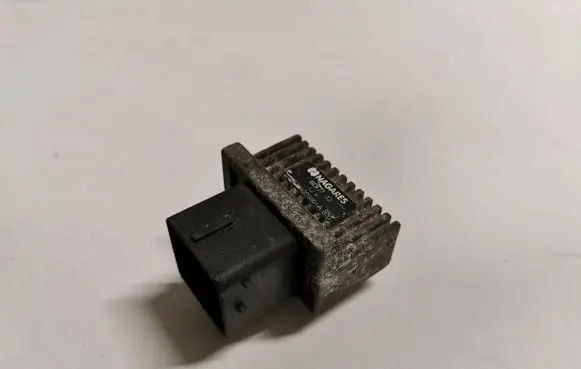 Opel Vivaro Glow plug pre-heat relay 9640469680
