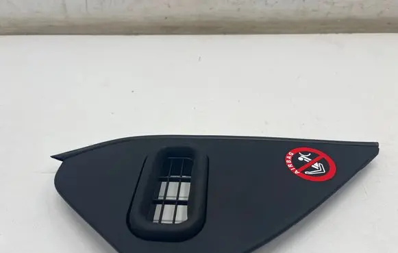 Maserati Ghibli Dashboard side end trim 670010626