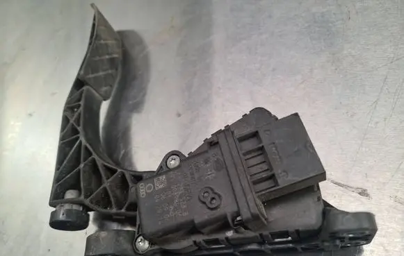 Audi A6 S6 C6 4F Accelerator throttle pedal 4F1723523B 6PV00898406 060906