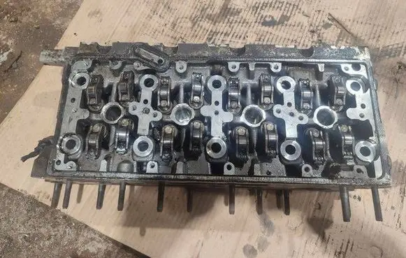Volkswagen Caddy Engine head 04L103373E