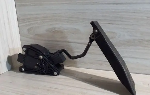 Honda Civic Accelerator throttle pedal 31303J26 JM05C J20000107097