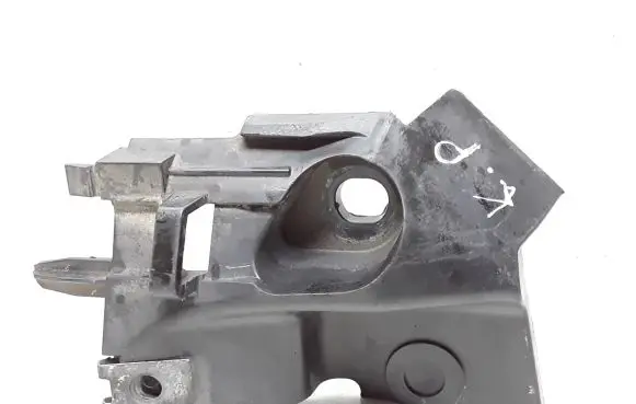 Volvo C30 Front bumper mounting bracket 31214662