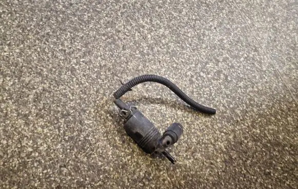 Nissan Primera Windscreen/windshield washer pump