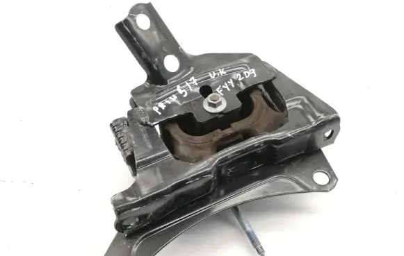Toyota Prius (XW50) Engine mount bracket