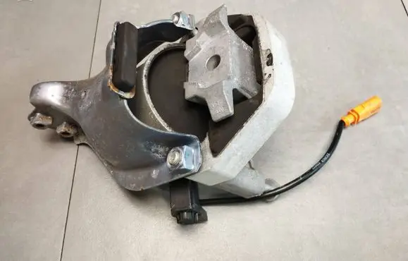 Audi A7 S7 4G Engine mount bracket 4G0199381LH