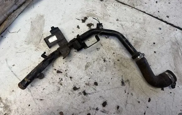 Audi A4 S4 B5 8D Engine coolant pipe/hose 028121065S
