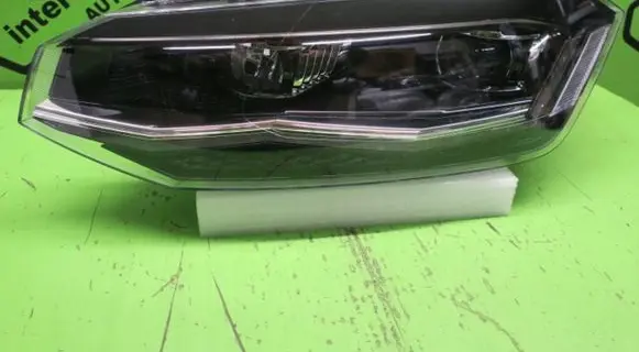 Volkswagen Polo VI Headlight/headlamp