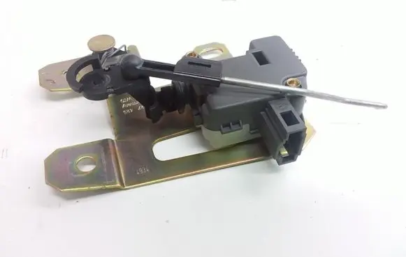 Volkswagen Touareg I Tailgate boot lock/latch motor 