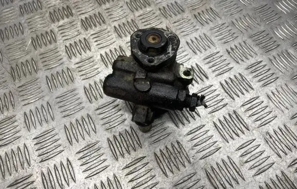 Volkswagen Polo III 6N 6N2 6NF Power steering pump 26016947