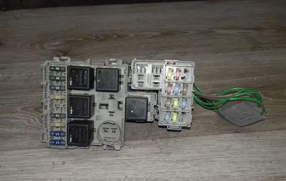 Volvo V70 Fuse module 8690698