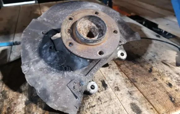 BMW 5 E60 E61 Front wheel hub