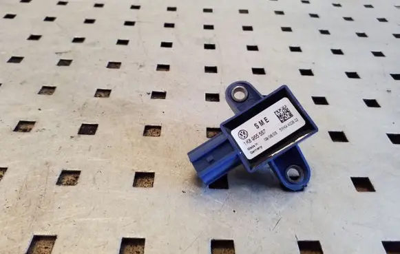 Volkswagen Scirocco Airbag deployment crash/impact sensor 1K8955557