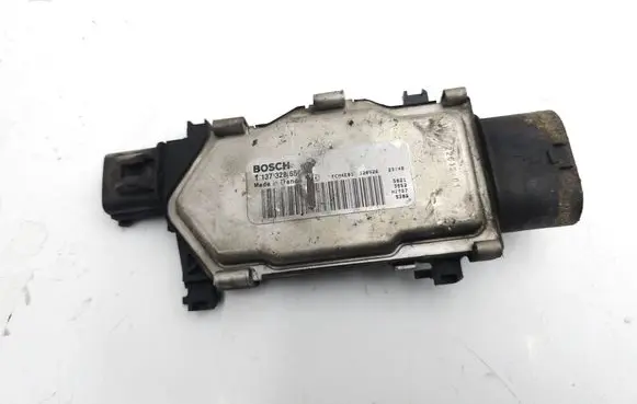 Mercedes-Benz A W176 Fan control module 1137328656