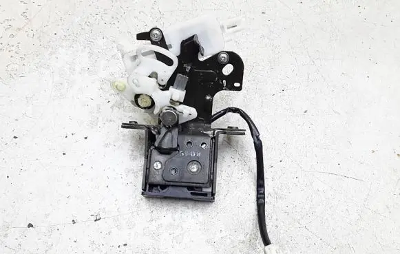 Mazda 3 I Tailgate/trunk/boot lock/catch/latch