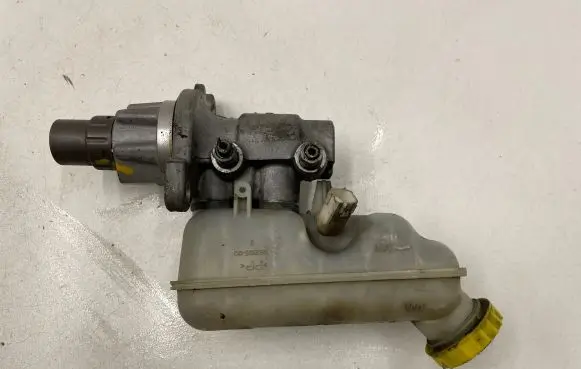 Chrysler Grand Voyager V Master brake cylinder P04877805AB T05FT3247D0448