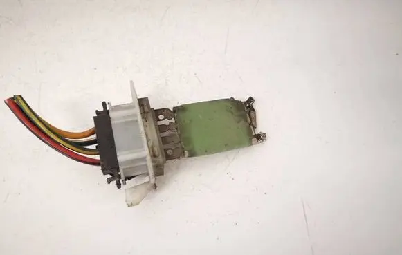 Volkswagen PASSAT B6 Heater blower motor/fan resistor 12380