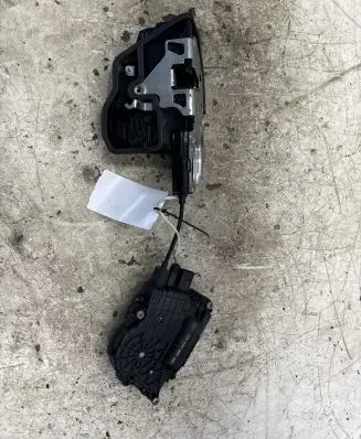 BMW 6 F06 Gran coupe Front door lock 7185692
