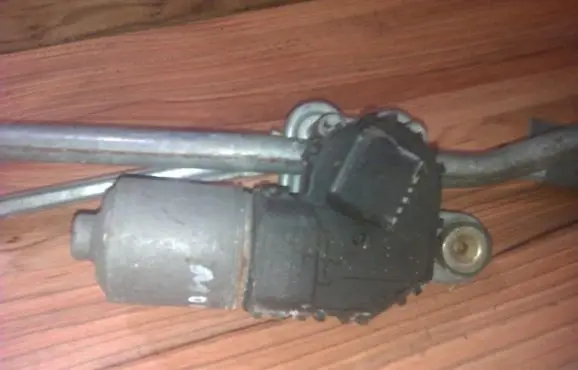 Ford Mondeo Mk III Wiper motor 0390241703