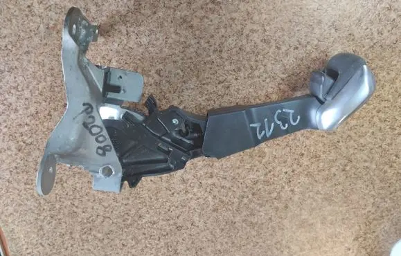 Peugeot 2008 I Hand brake release handle 98067000ZQ