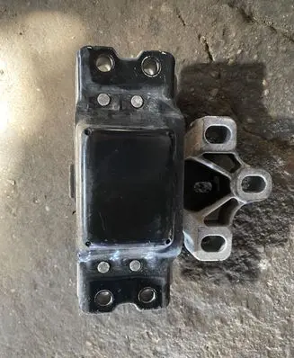 Seat Leon (1P) Engine mount bracket 1K0199555