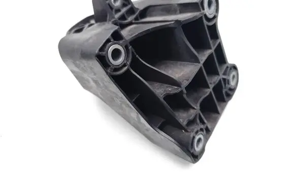 Mercedes-Benz E AMG W213 Engine mounting bracket A6542232200