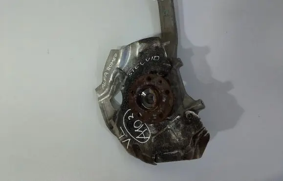 Alfa Romeo Stelvio Front wheel hub spindle knuckle 17395LA02