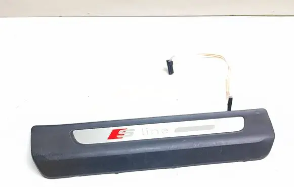 Audi Q7 4M Rear sill trim cover 4M0947418B