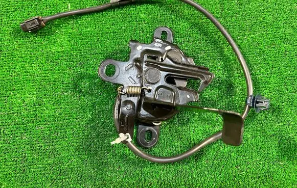Toyota Yaris XP210 Engine bonnet/hood lock/latch loop/hook YARISIVZAMEKMASKI