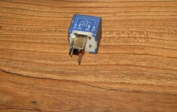Volkswagen Golf III Other relay 857951253 67899663