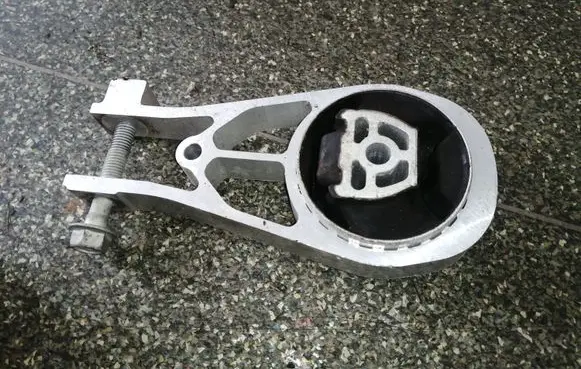 Buick Encore GX I Engine mounting bracket 42602538