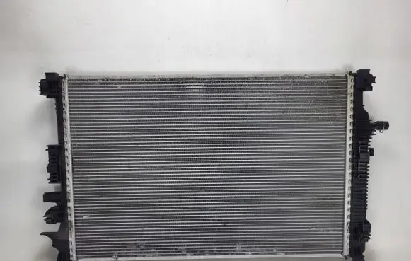 Opel Insignia B Coolant radiator 39179356