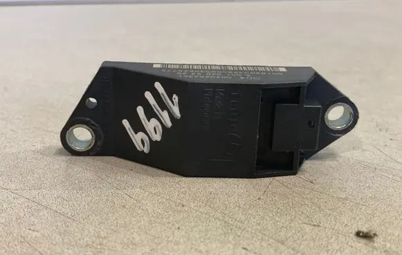 Mercedes-Benz CLS C219 Airbag deployment crash/impact sensor A0018209326