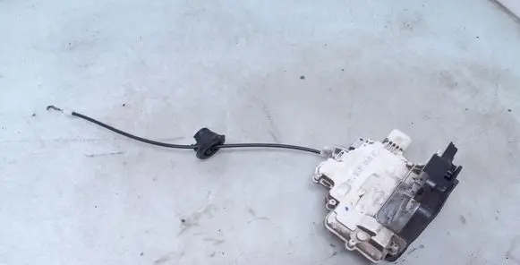 Audi A4 S4 B7 8E 8H Front door lock 8E1837016AA