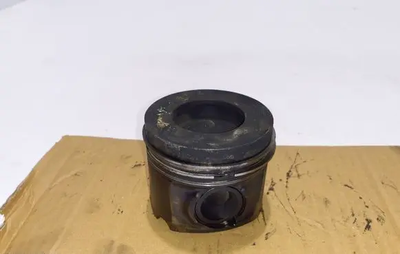 BMW X5 F15 Piston with connecting rod 7812585