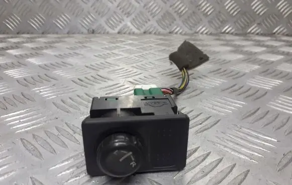 Nissan Primera Wing mirror switch