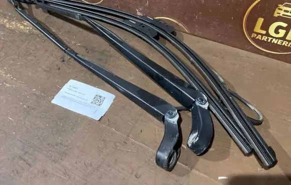Mercedes-Benz Vito Viano W639 Windshield/front glass wiper blade 179858 179862