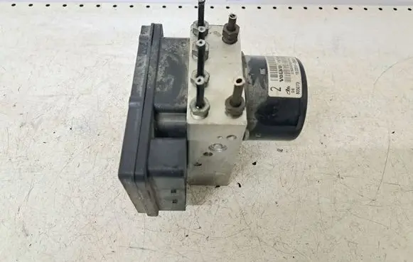 Volvo V70 ABS Pump 30793445 P30793444