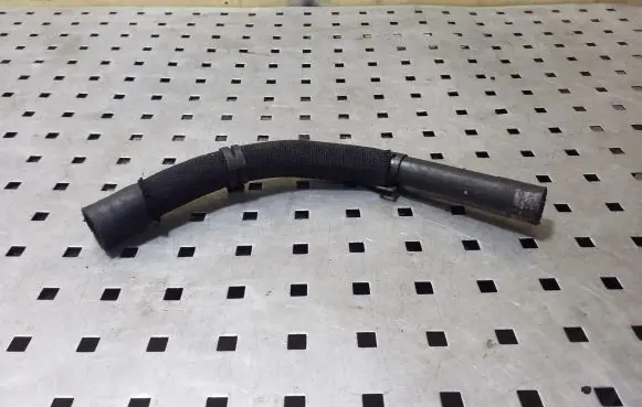 Engine coolant pipe/hose