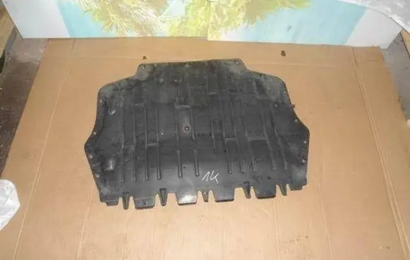 Volkswagen Golf Plus Engine splash shield/under tray